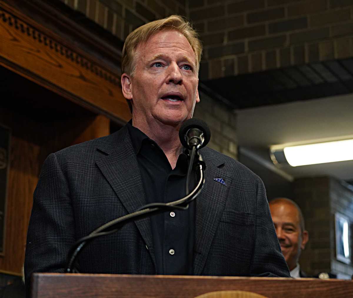 Sons of NYPD officer killed in Midtown mass shooting receive full scholarships from NFL and Folds of Honor 2