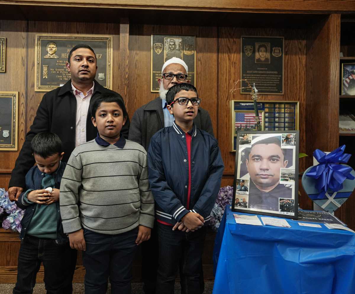 Sons of NYPD officer killed in Midtown mass shooting receive full scholarships from NFL and Folds of Honor 3