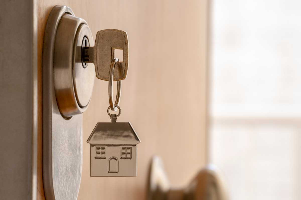 Valoy allegedly posed as a real estate broker to attract prospective renters through Facebook Marketplace and third-party referral sites.
