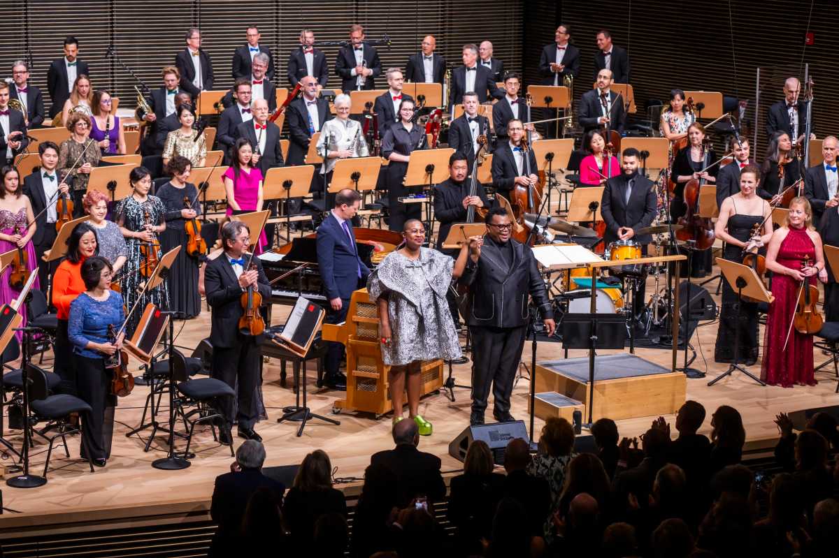 Anthony Parnther conducts the New York Philharmonic's 2025=26 Opening Night Gala with Cécile McLorin Salvant as soloist at David Geffen Hall, 9/25/2025. Photo by Chris Lee