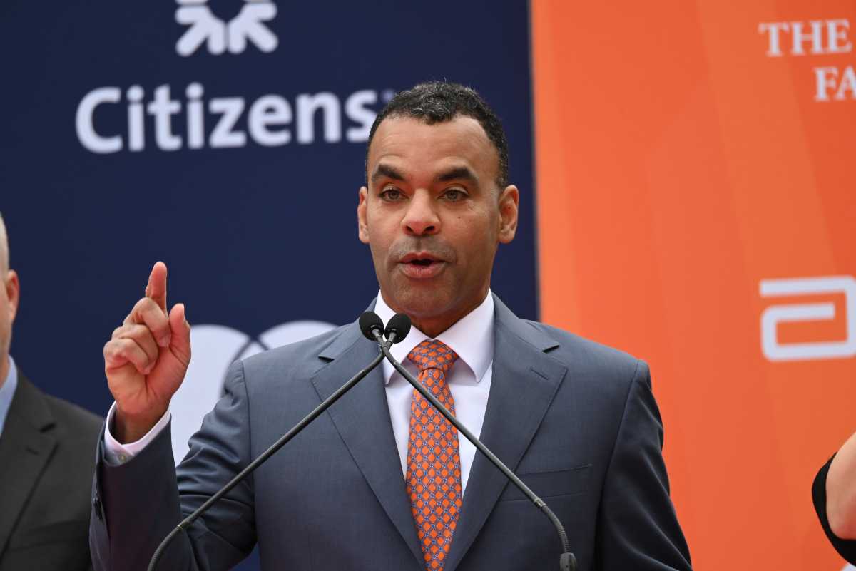 NYC MARATHON: Finish line in Central Park is ready for runners after painting ceremony 2