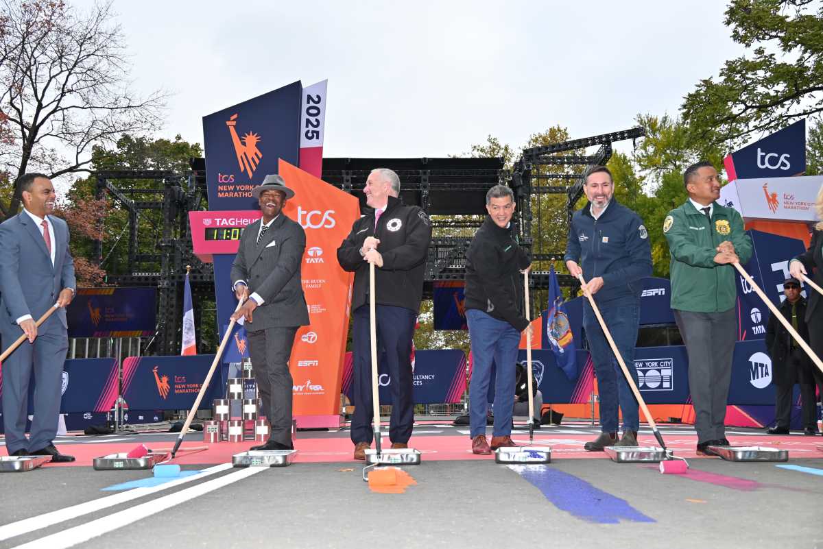NYC MARATHON: Finish line in Central Park is ready for runners after painting ceremony 3