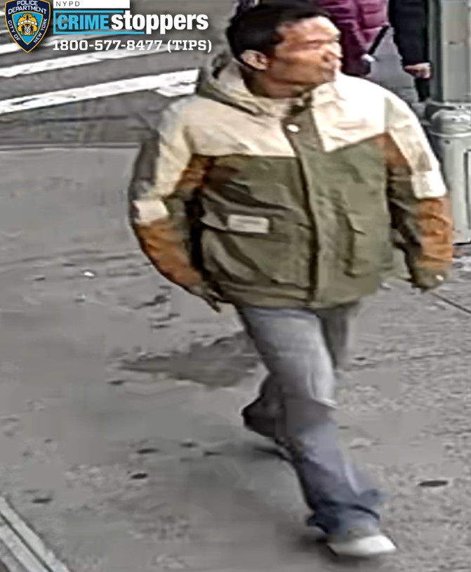 Suspect sought for punching people in Chinatown