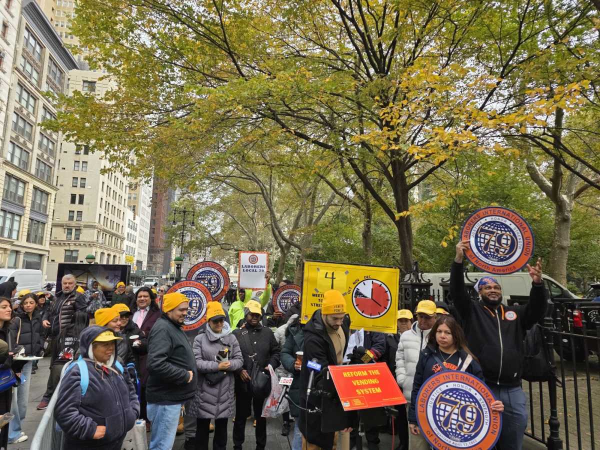 Street vendors and delivery workers rally for greater protections at City Hall | amNewYork