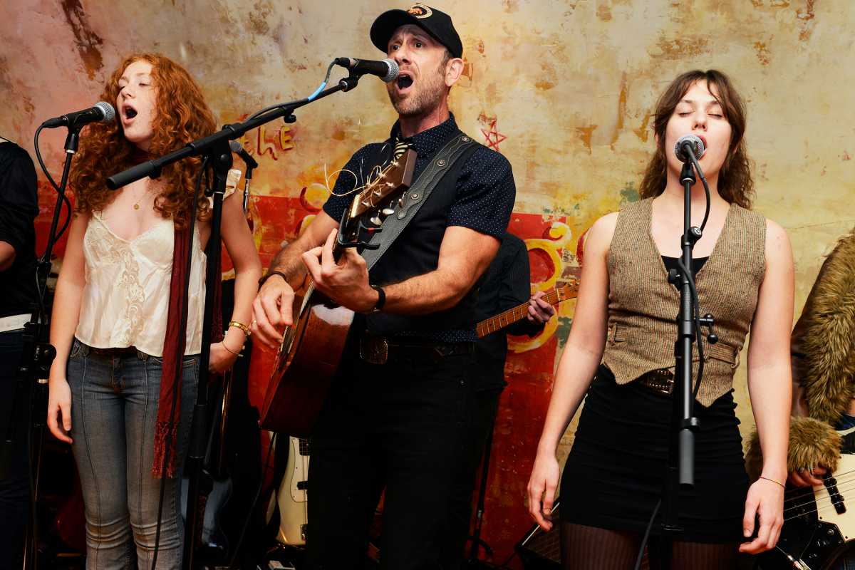 ‘You’re only 80 once’: NYC legends jam at birthday bash for iconic rock photographer Bob Gruen 6