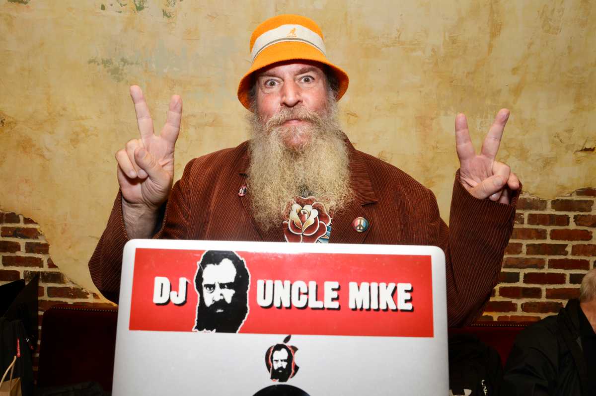 ‘You’re only 80 once’: NYC legends jam at birthday bash for iconic rock photographer Bob Gruen 8