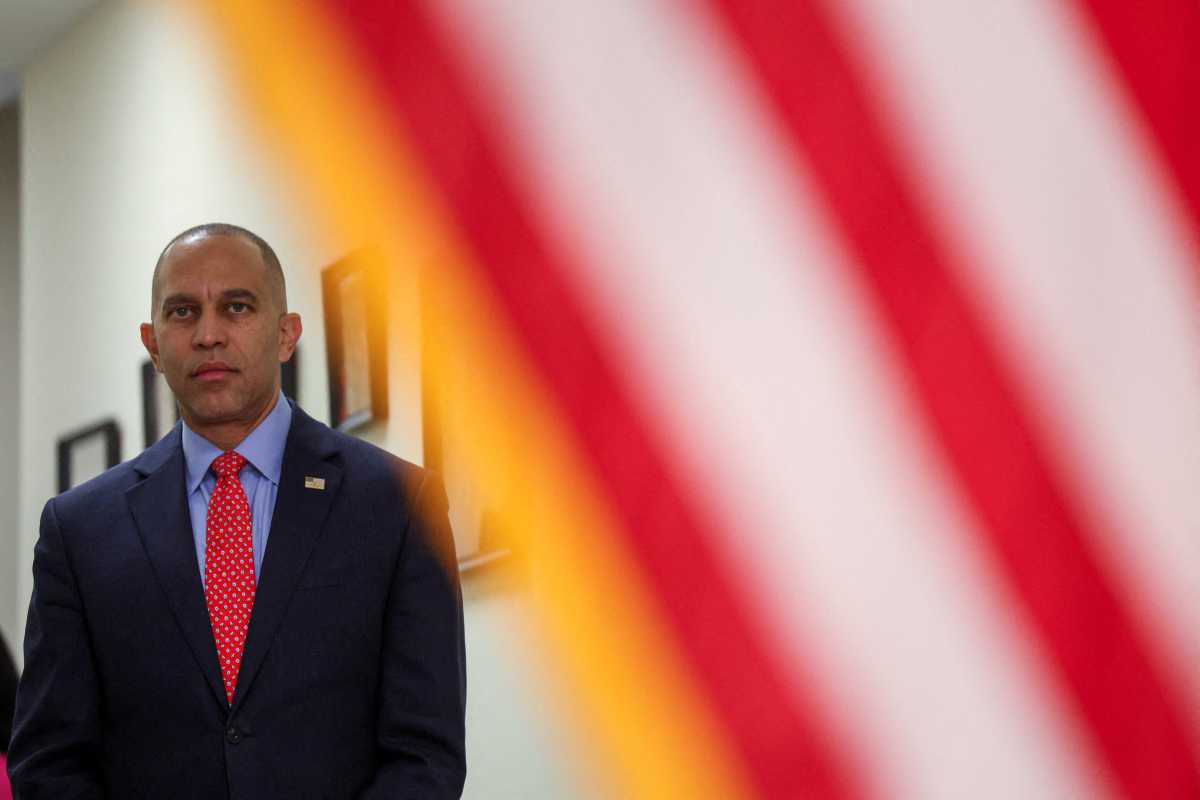 Pardoned Jan. 6 Capitol rioter arrested for threatening to kill Brooklyn rep and House Democratic leader Hakeem Jeffries 2 Hakeem Jeffries stands outside office near American flag
