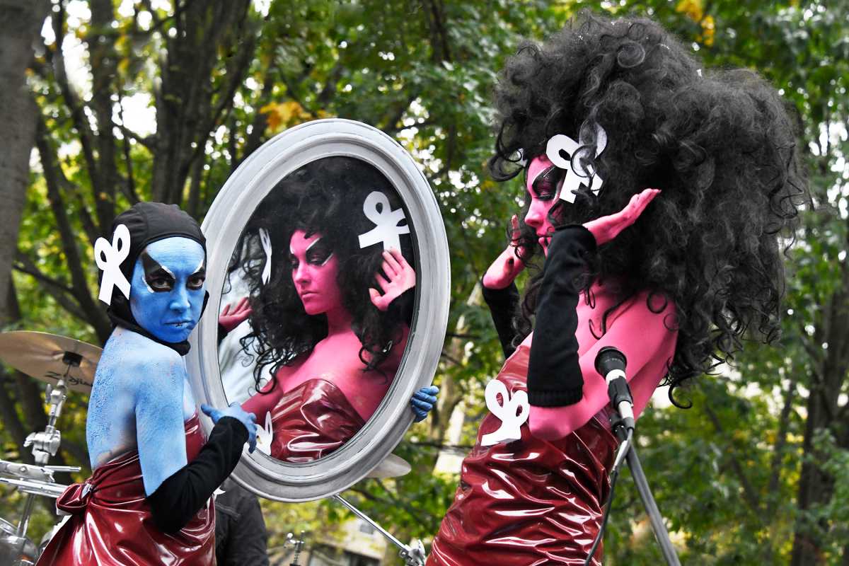 'The Voluptuous Horror of Karen Black' lights up Tompkins Square Park with pre-Halloween punk rock spectacle 4