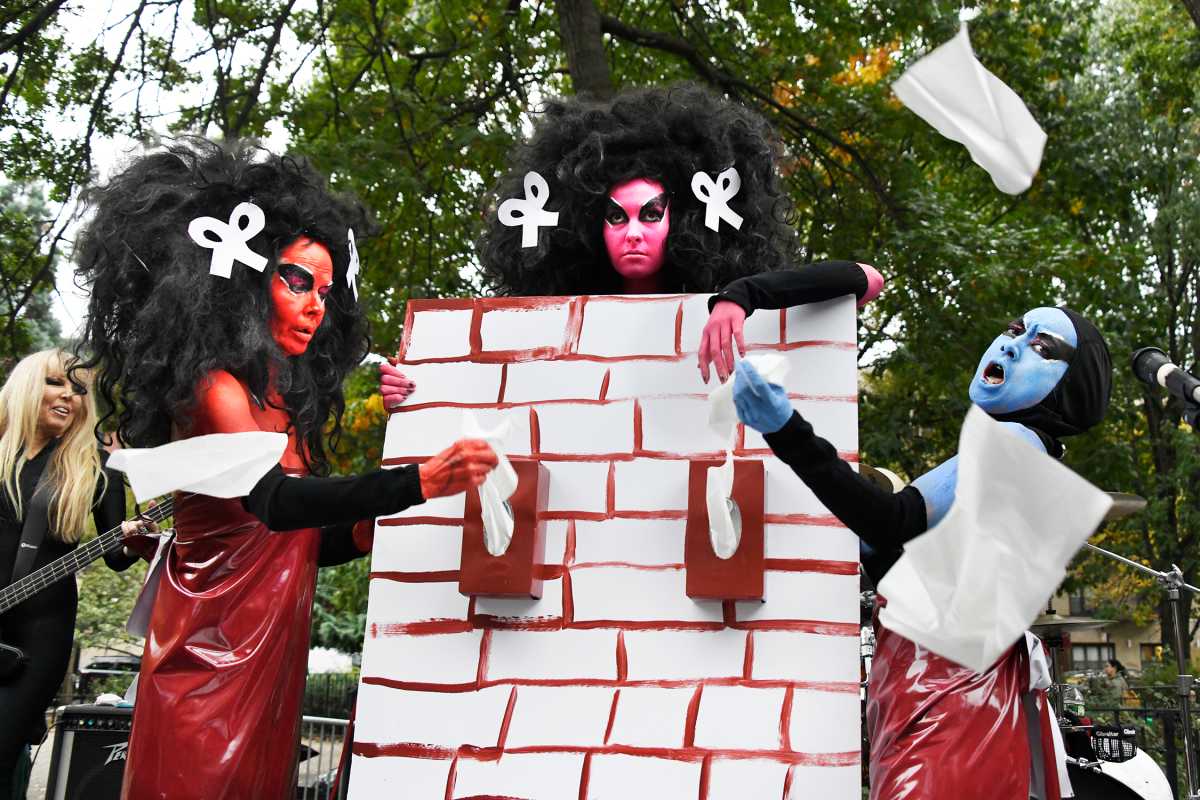 'The Voluptuous Horror of Karen Black' lights up Tompkins Square Park with pre-Halloween punk rock spectacle 12