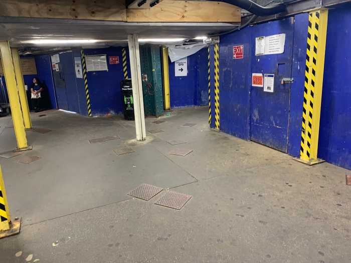 Rush-hour nightmare: Why the MTA is suspending express 7 trains for the next four weeks 3 train station with bue blockades