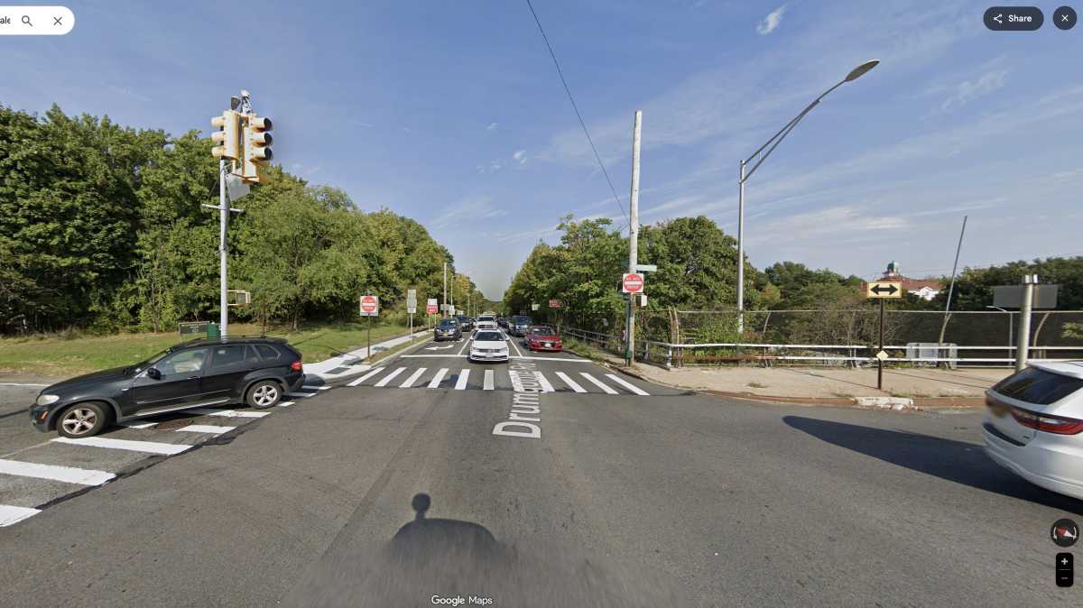 intersection during the day on Staten Island