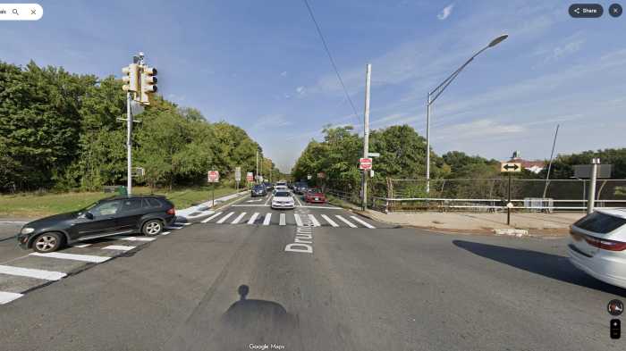intersection during the day on Staten Island