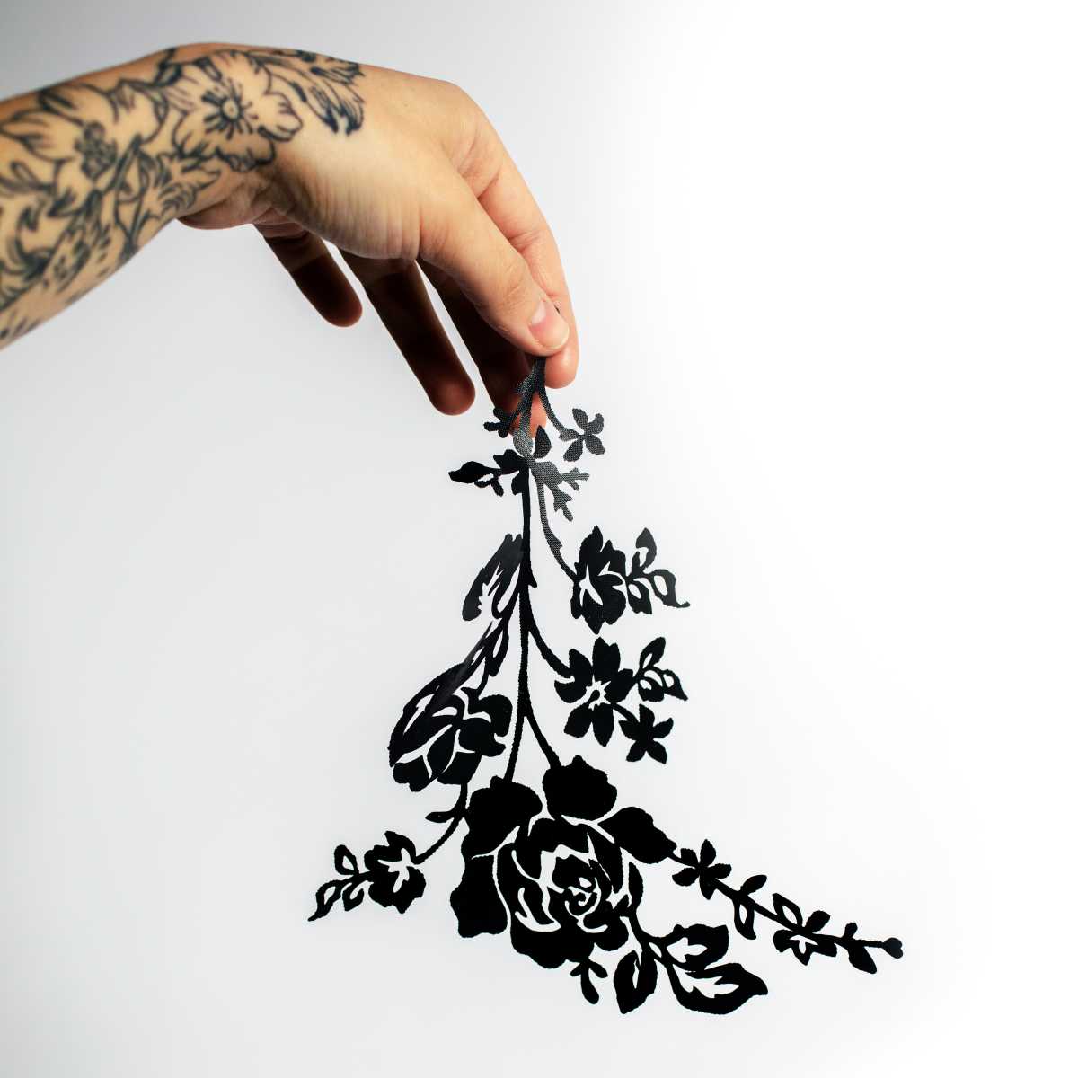 Artist Padina Bondar reclaims the elegance of a new aesthetic era 3