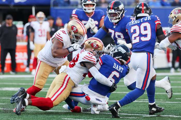 Giants quarterback sacked by 49er