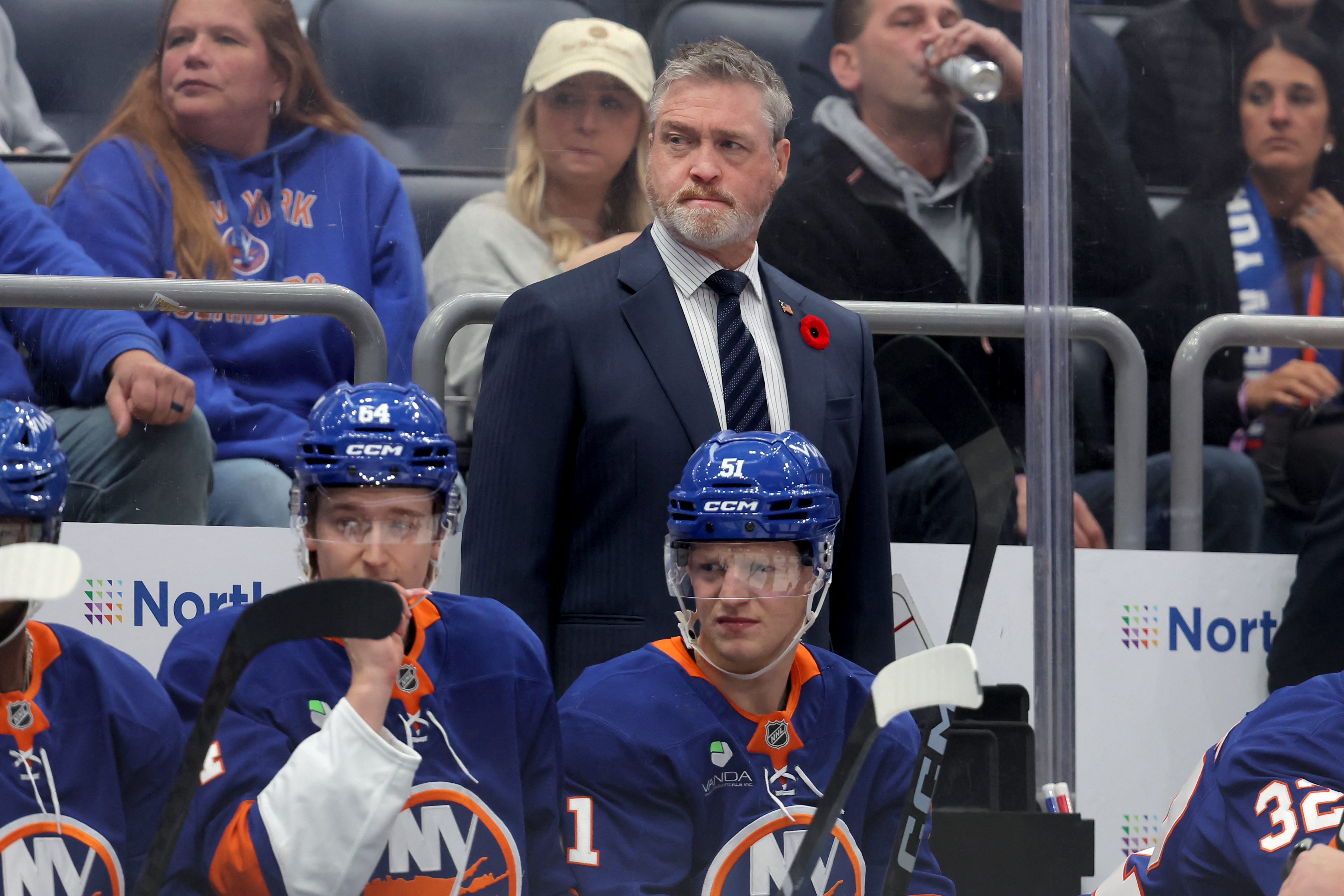 Patrick Roy Islanders bench Wild