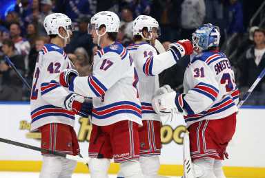 Rangers huddle Lightning