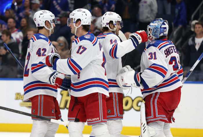 Rangers huddle Lightning