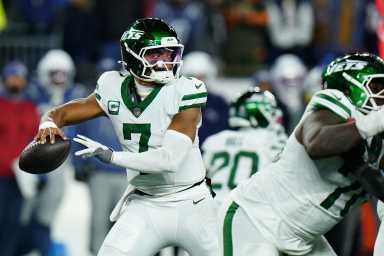 Justin Fields pass Jets Patriots TNF