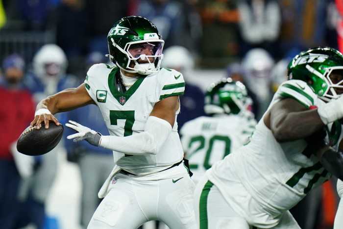 Jets benching Justin Fields for Tyrod Taylor ahead of Week 12 matchup vs. Ravens 1 Justin Fields pass Jets Patriots TNF