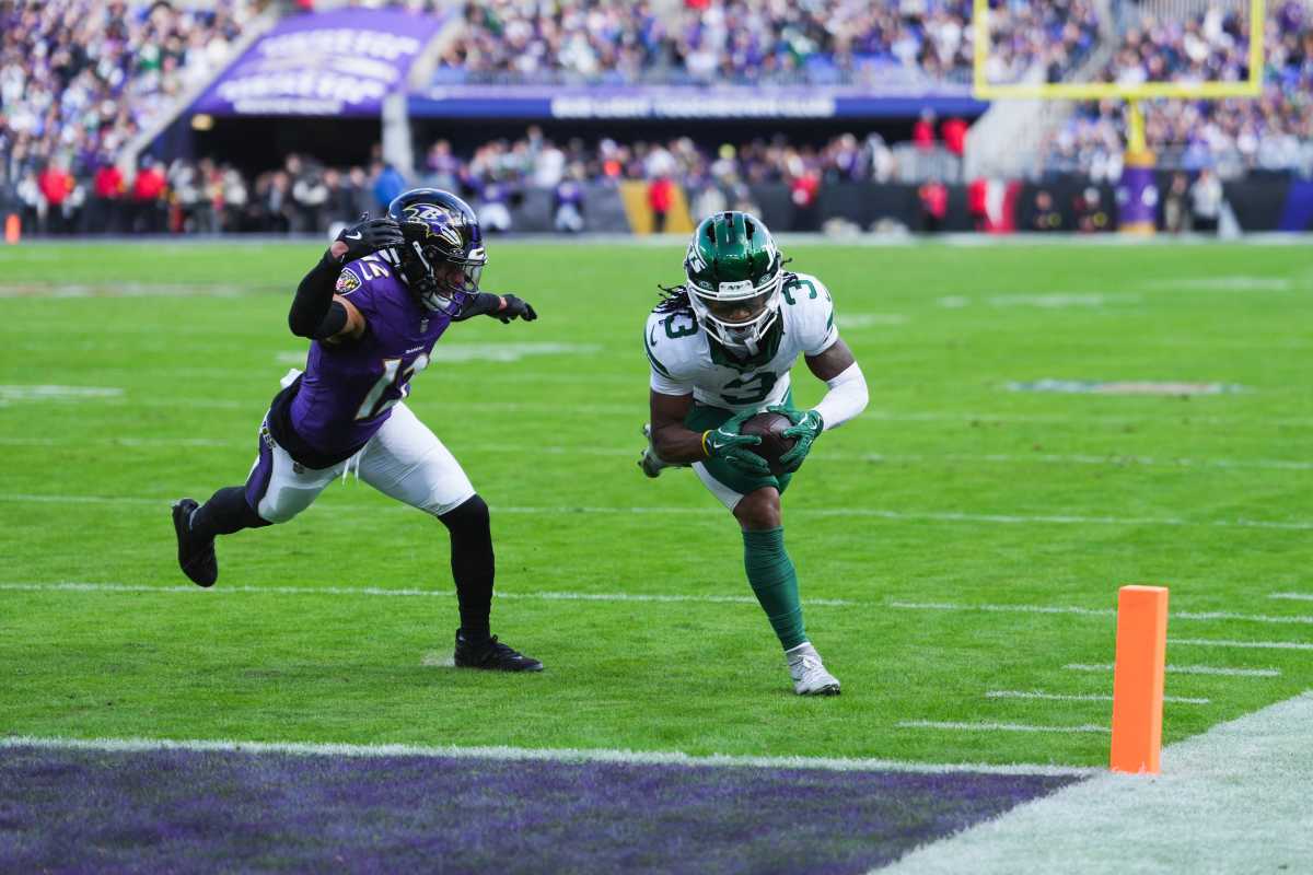 Jets lose grip after halftime, drop another one against Ravens as they clinch 10th straight losing season 2 Jets player dives into endzone for touchdown vs ravens