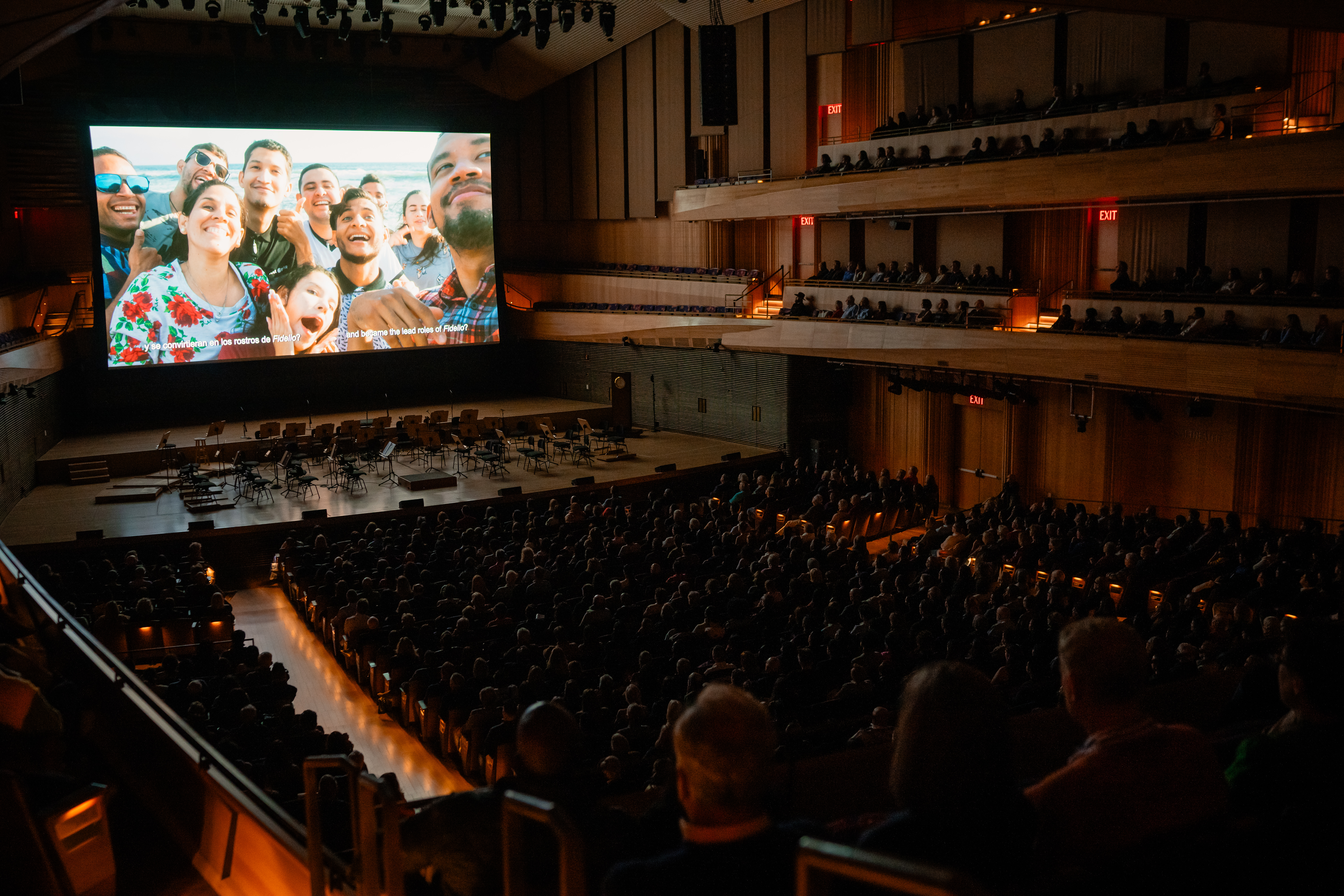 El Canto De Las Manos premiered at Lincoln Center.
