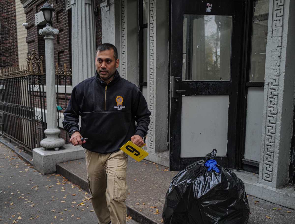 Upper Manhattan community shaken after woman is found fatally stabbed inside apartment building 2