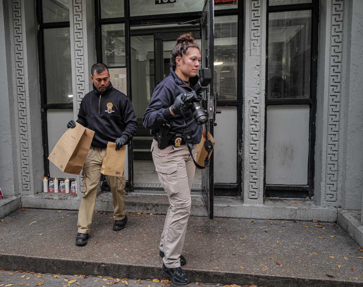 Upper Manhattan community shaken after woman is found fatally stabbed inside apartment building 3