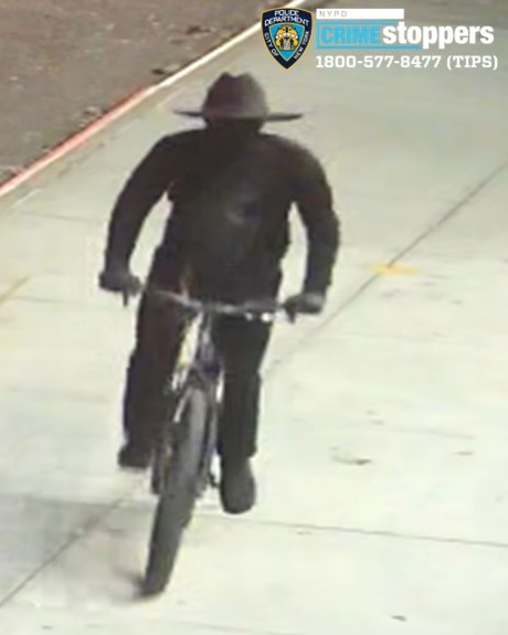 Mysterious vandal dressed in black clothing sought for spray-painting swastikas near Jewish landmarks in Brooklyn 2