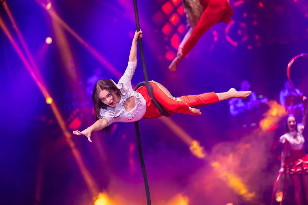 Big Apple Circus performer doing acrobats