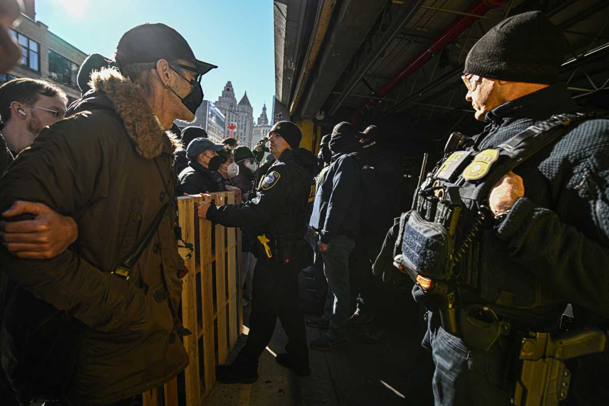 Mayhem on Canal Street: Protesters clash with ICE, NYPD over apparent massive enforcement operation | amNewYork