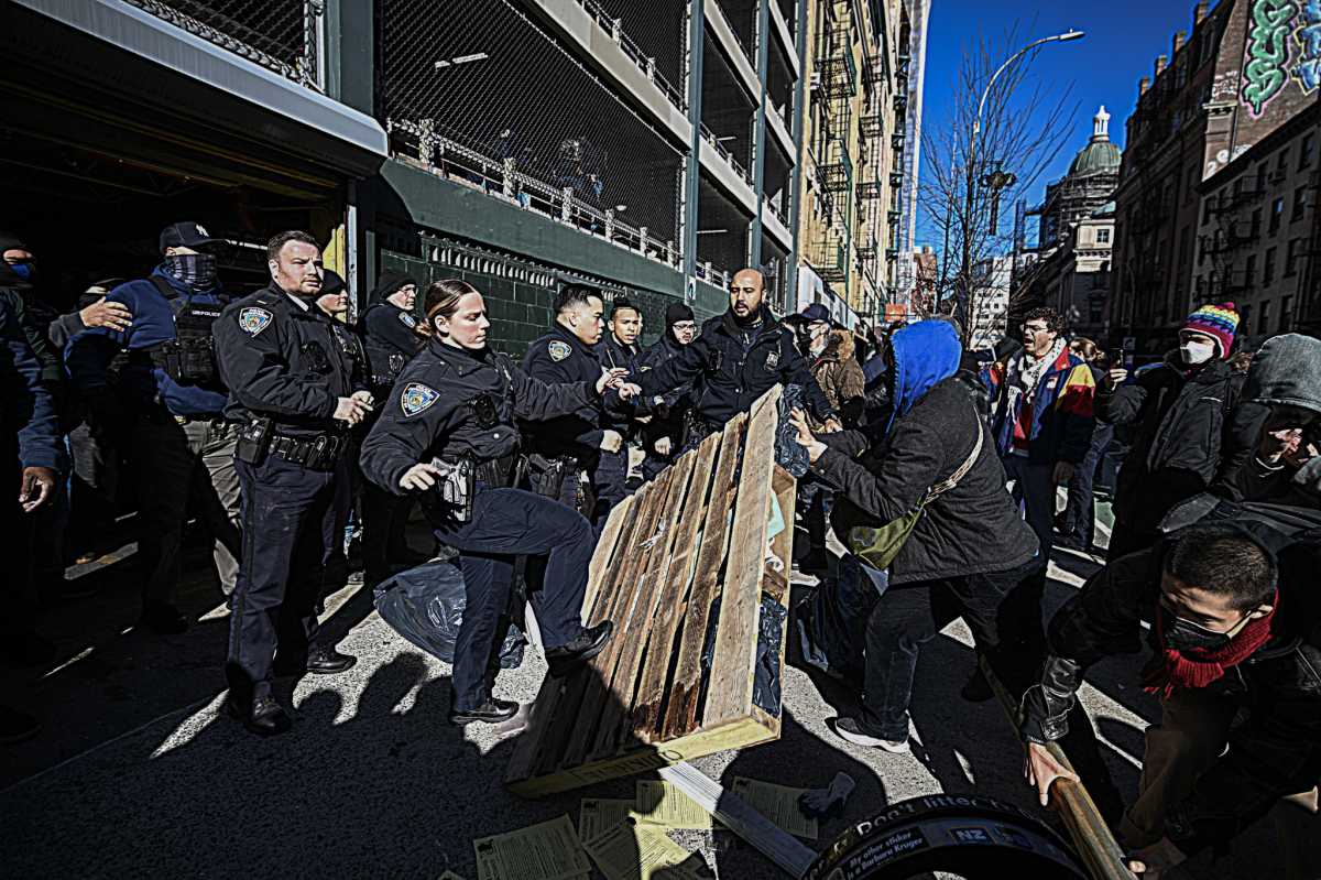 Mayhem on Canal Street: Protesters clash with ICE, NYPD over apparent massive enforcement operation 6