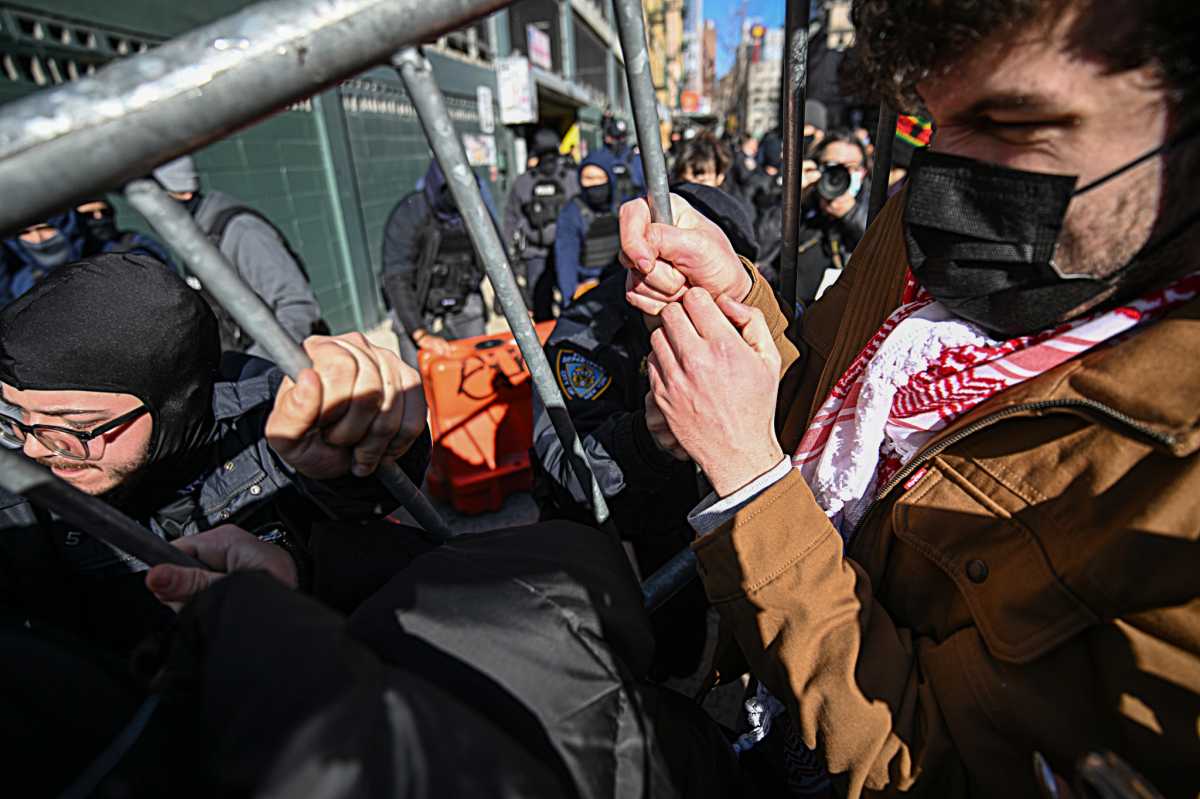 Mayhem on Canal Street: Protesters clash with ICE, NYPD over apparent massive enforcement operation 4