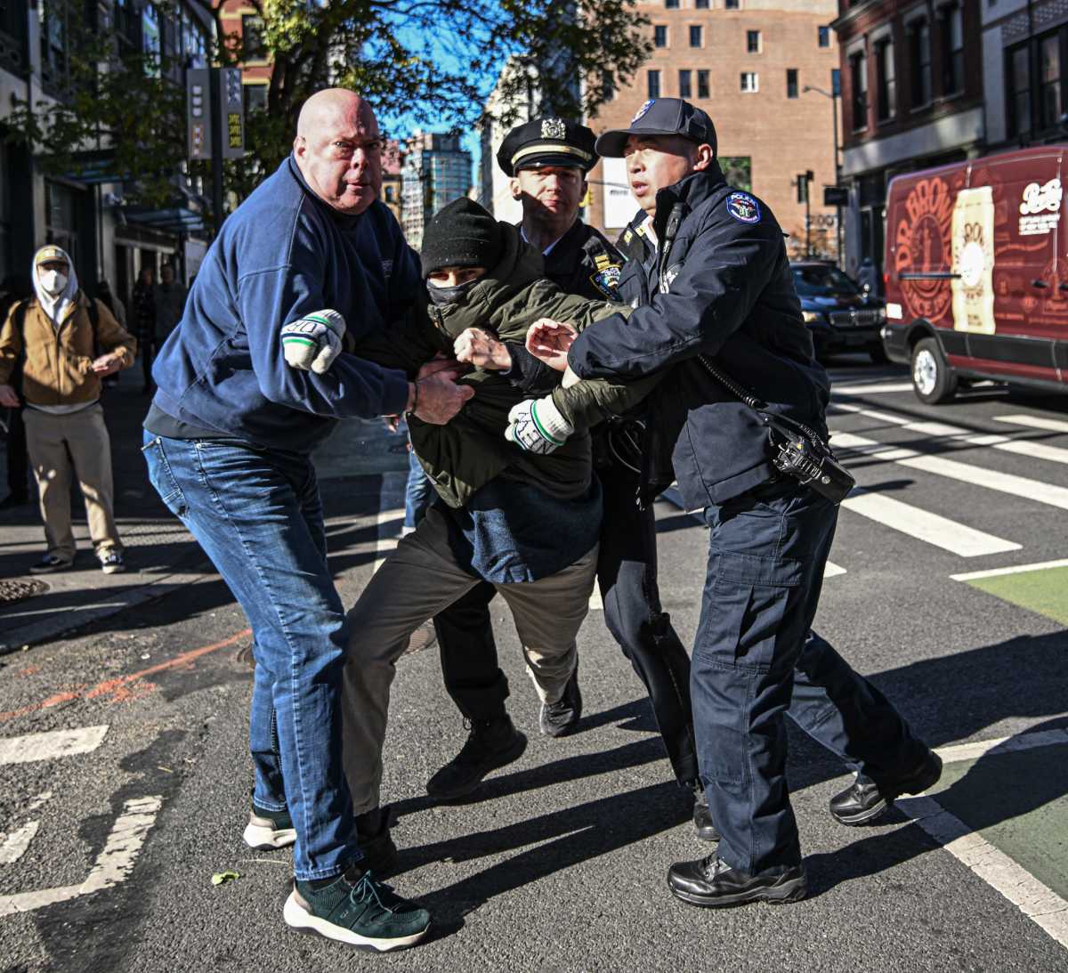 Mayhem on Canal Street: Protesters clash with ICE, NYPD over apparent massive enforcement operation 7