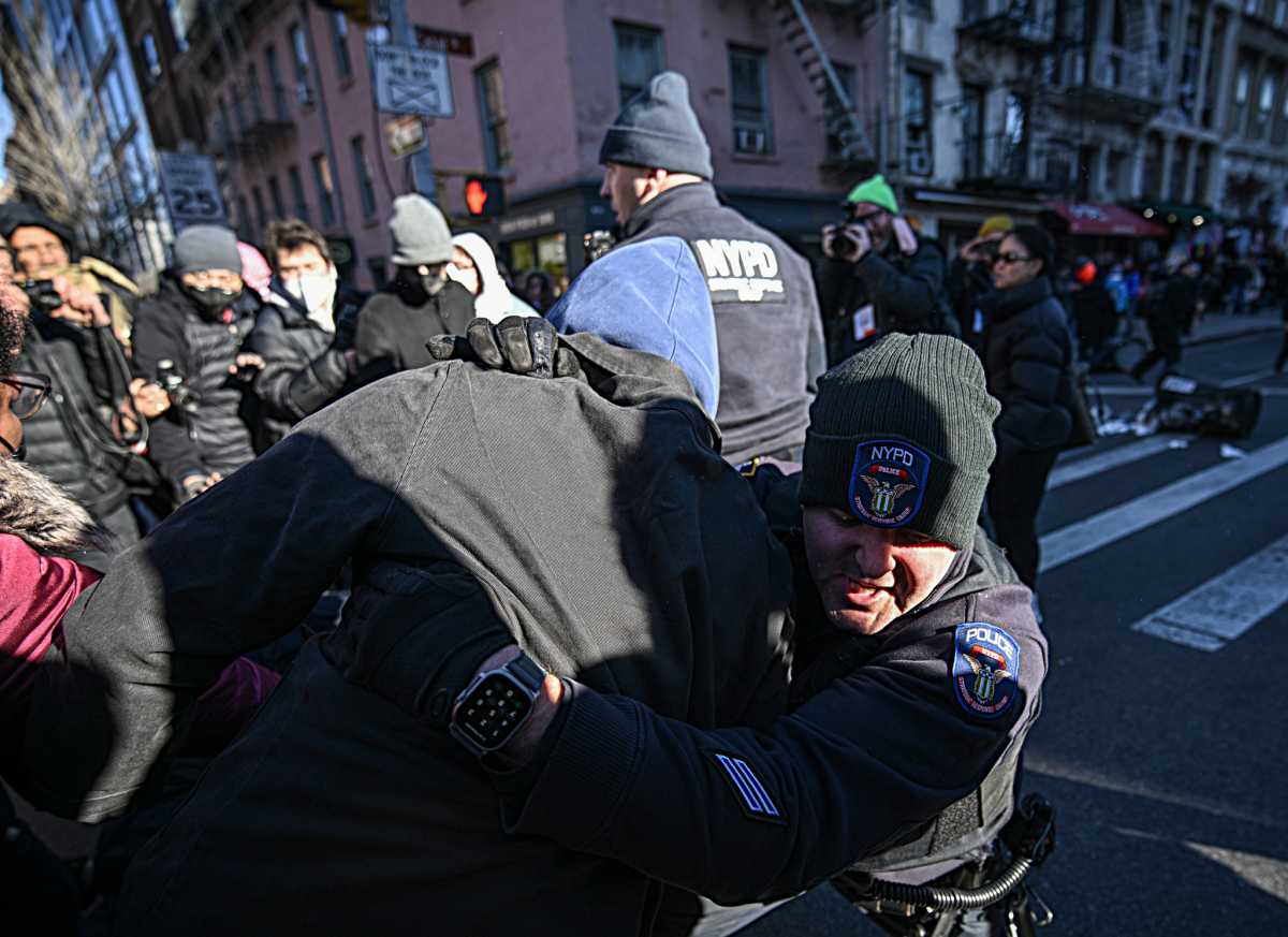 Mayhem on Canal Street: Protesters clash with ICE, NYPD over apparent massive enforcement operation 12
