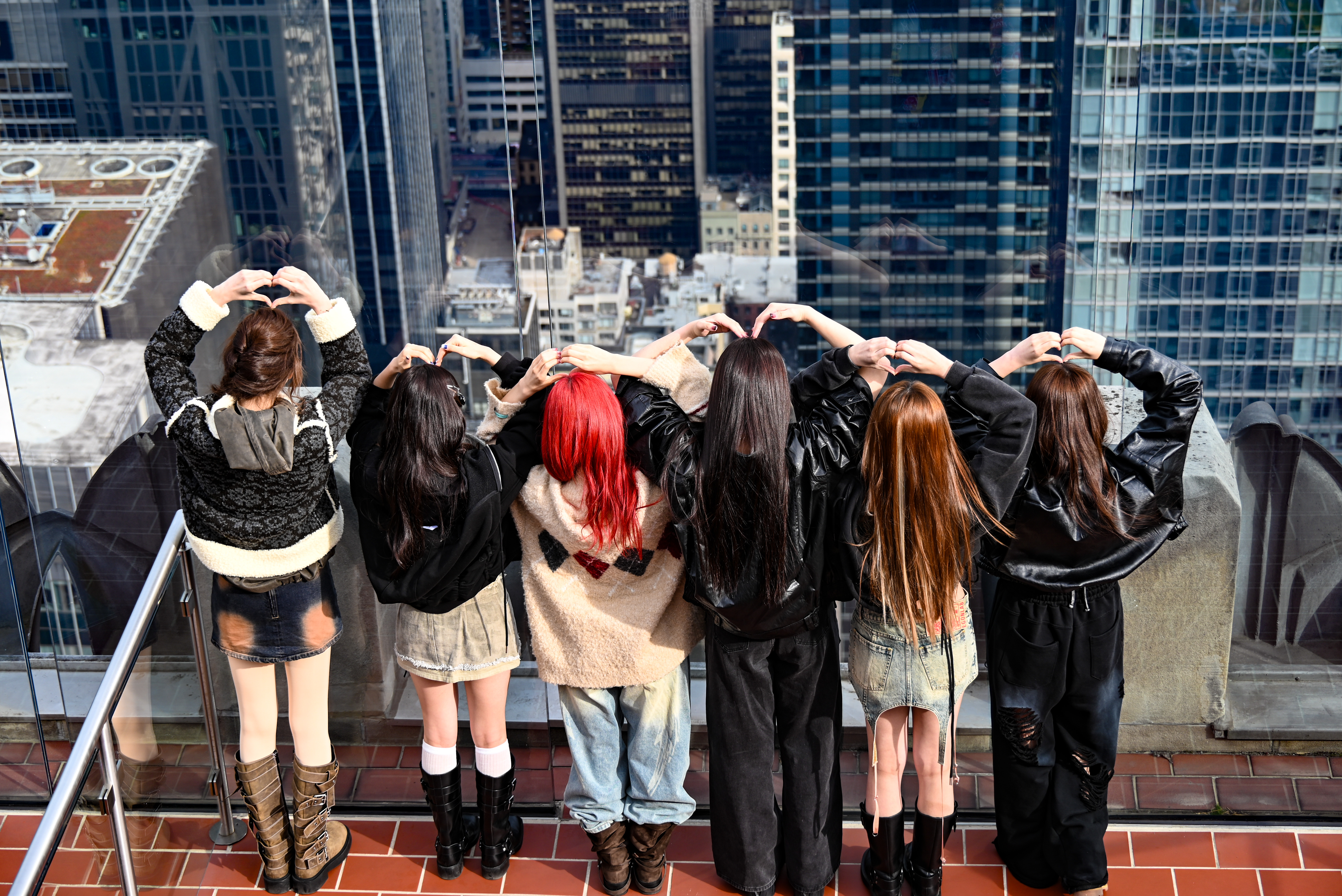 K-pop group AtHeart visited the Empire State Building.