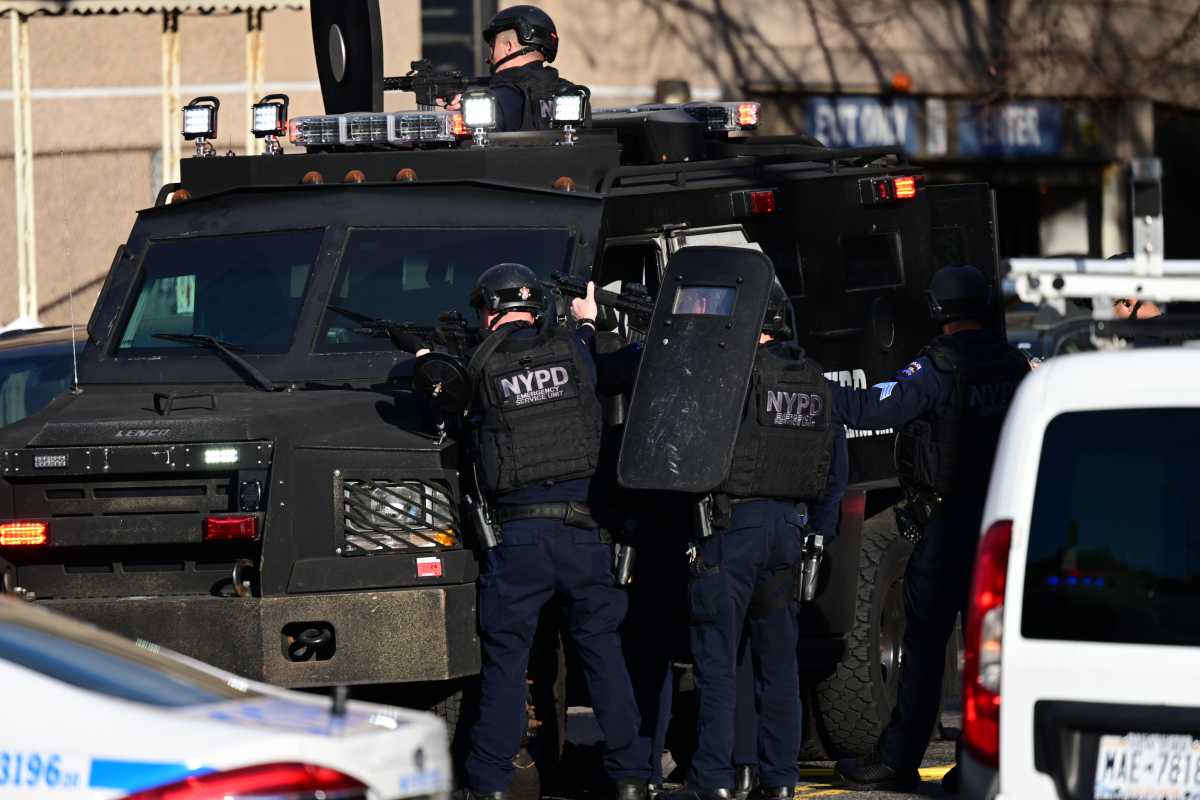 NYPD officer wounded after homicide suspect fires at cops in Brooklyn shooting 4