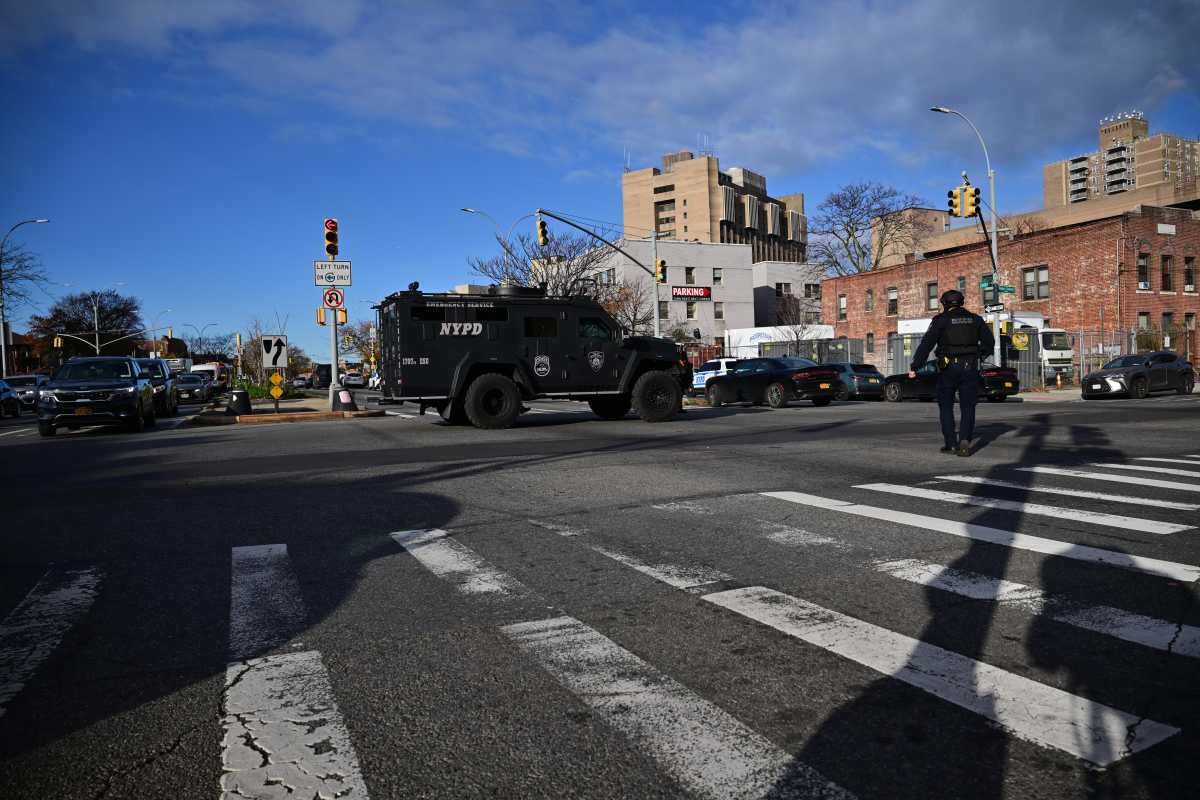 NYPD officer wounded after homicide suspect fires at cops in Brooklyn shooting 2