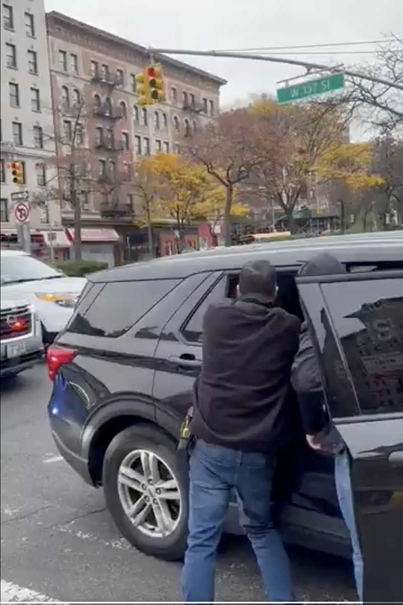 Video shows alleged ICE agents roughly arresting man in Washington Heights in morning raid 2
