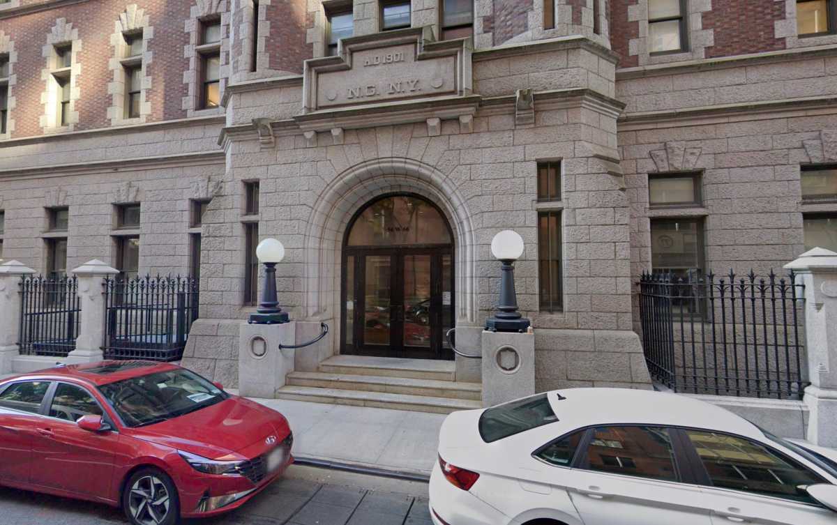 Man stabbed in back on Upper West Side during argument: cops 2 Building on Upper West Side near where man was stabbed