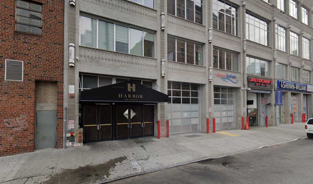 Man shot and killed near Manhattan nightclub: cops 2 nightclub entrance where man was shot in Manhattan