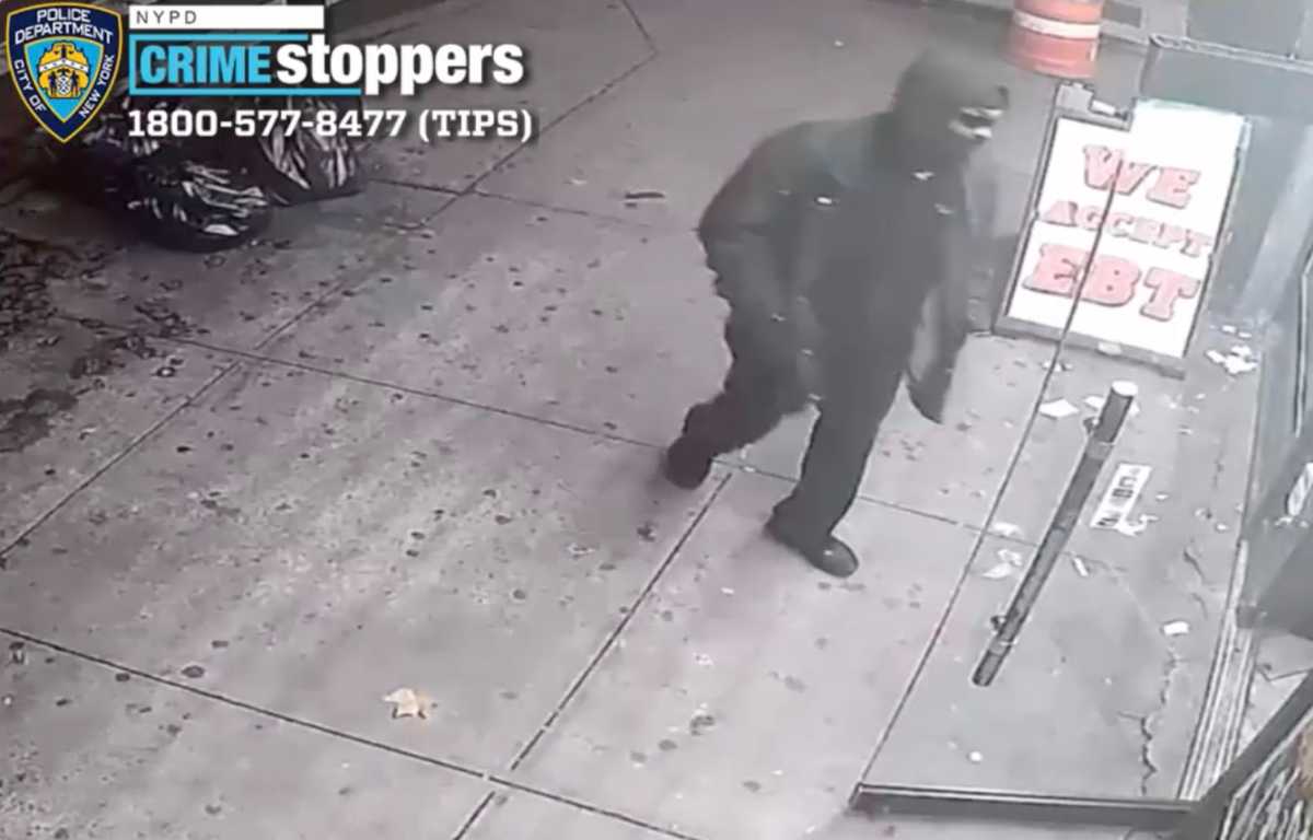 Bronx shooting suspect walking into bodega