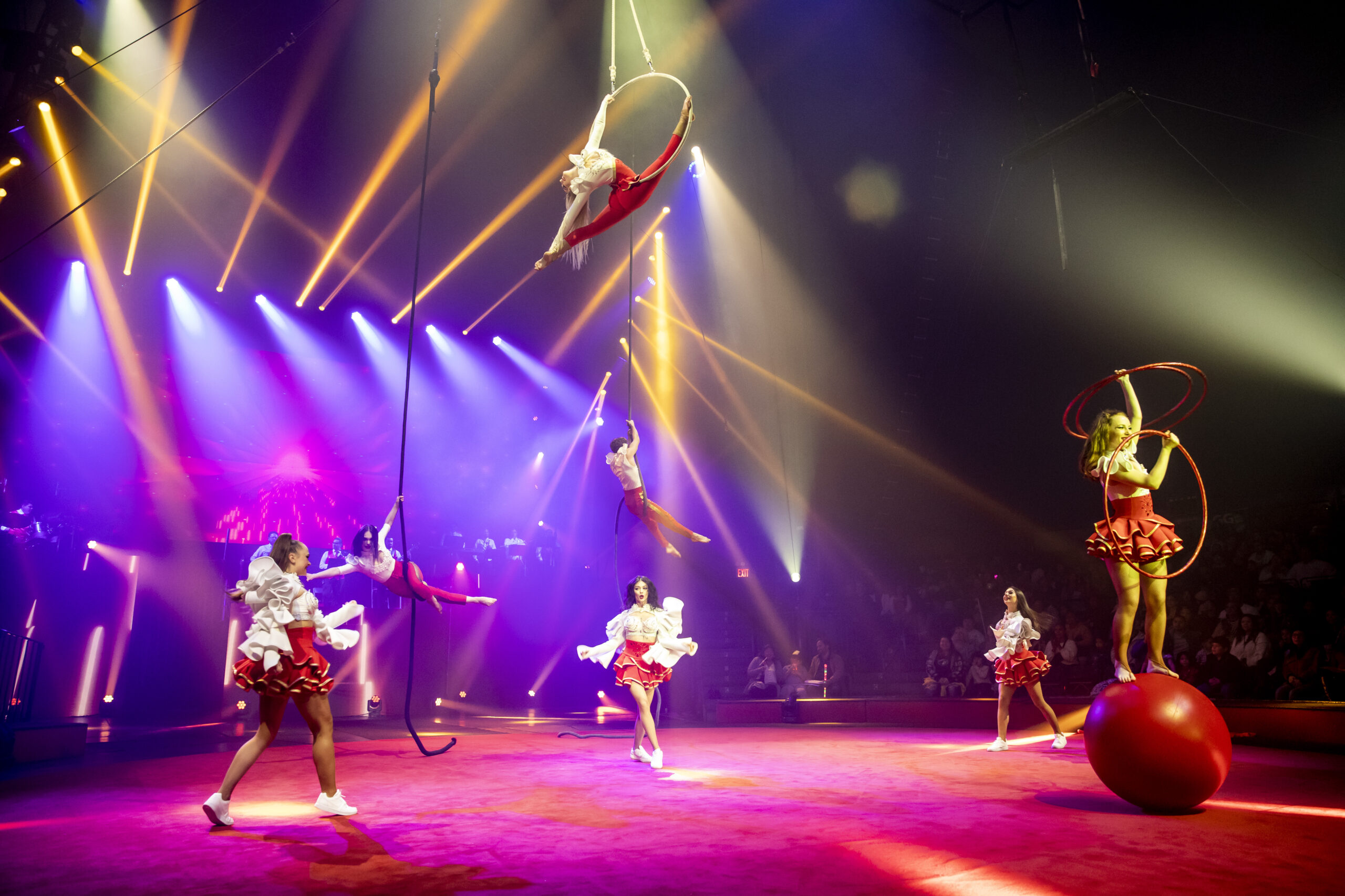 Big Apple Circus blends classic stunts with modern spectacles in new gravity-defying show 5