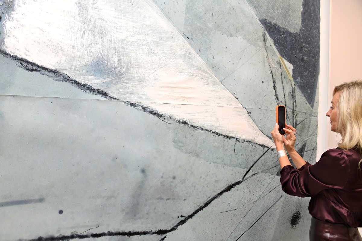 Layers of glass, and meaning: Charisse Weston’s bold art on display in Chelsea 7