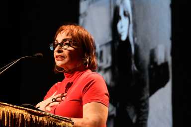 Marcia Resnick's sister speaks at her memorial