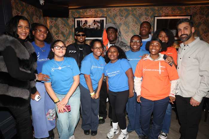 Cash Cobain and Bat Swag teamed up with Sei Less to give back this holiday season.