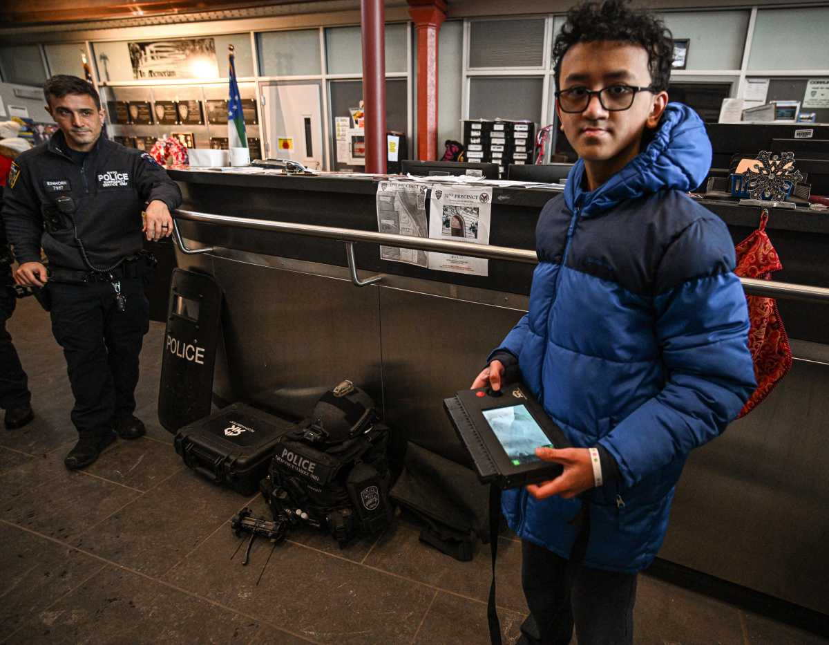 A season of hope: NYPD and Candlelighters deliver holiday joy in Central Park to families impacted by childhood cancer 6
