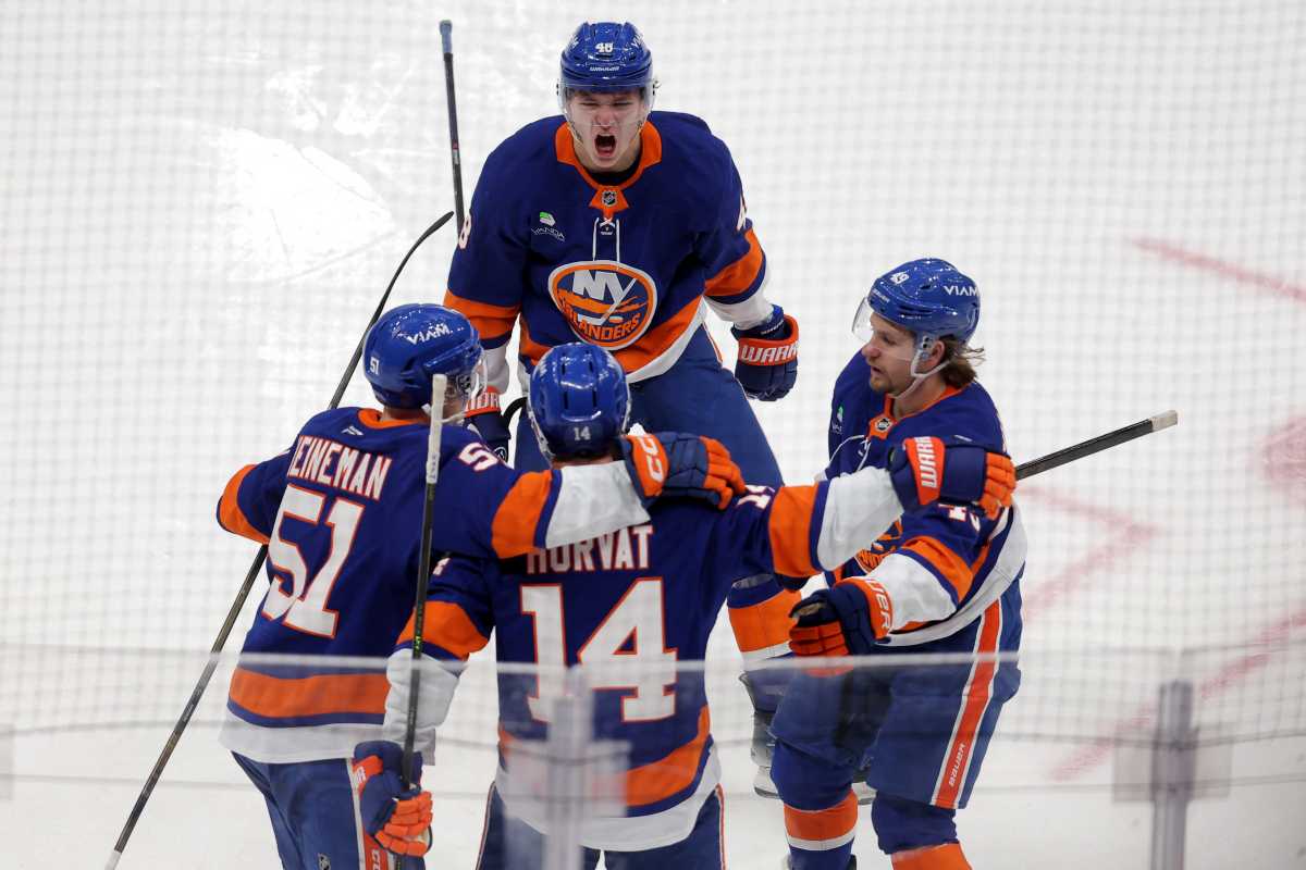 Islanders make statement, shatter Avalanche's point streak with 6-3 win | amNewYork