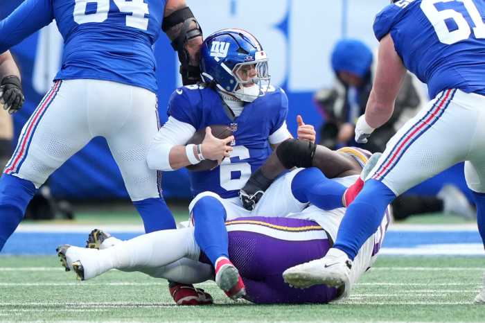 Jaxson Dart, Giants stifled by Vikings in 9th straight loss 2 Jaxson Dart sacked Giants Vikings