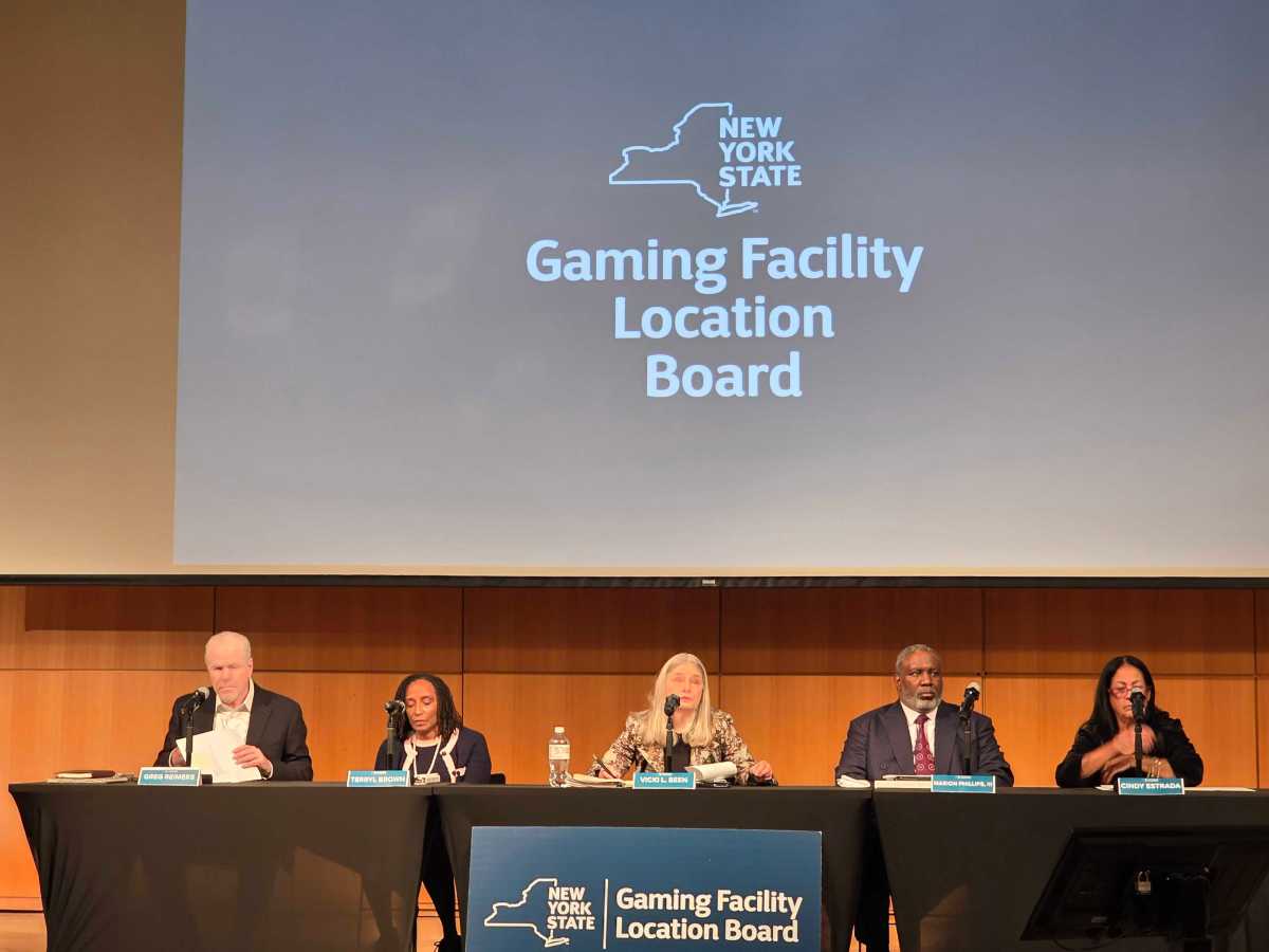 NYS Gaming Board approves full casino licenses for all three active bids in Queens and Bronx 2 Members of NYS Gaming board approve NYC casinos