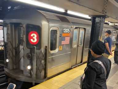3 train arriving in Midtown subway